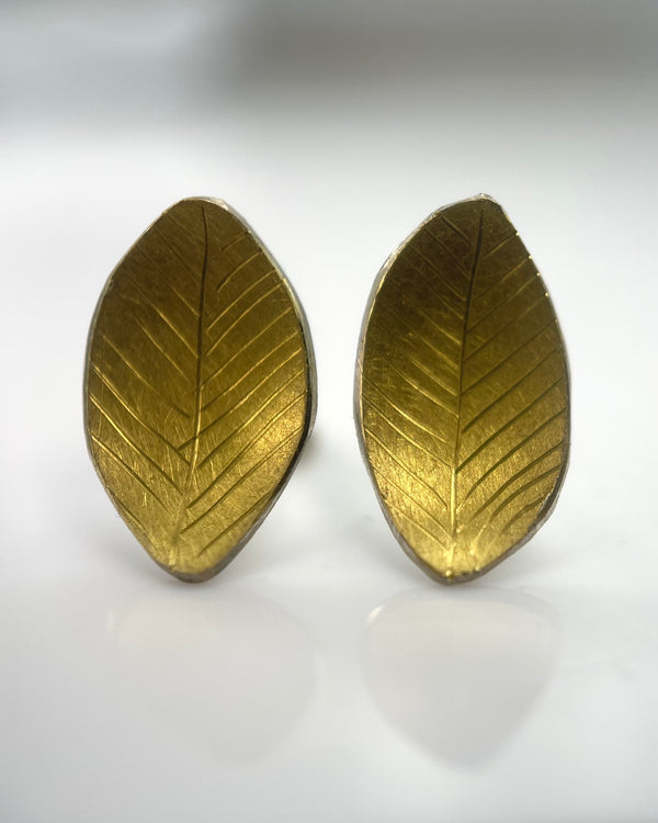 Himatsingka Small Leaf Earrings