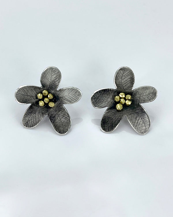 Himatsingka Daniel Flower Pointed Medium Earrings