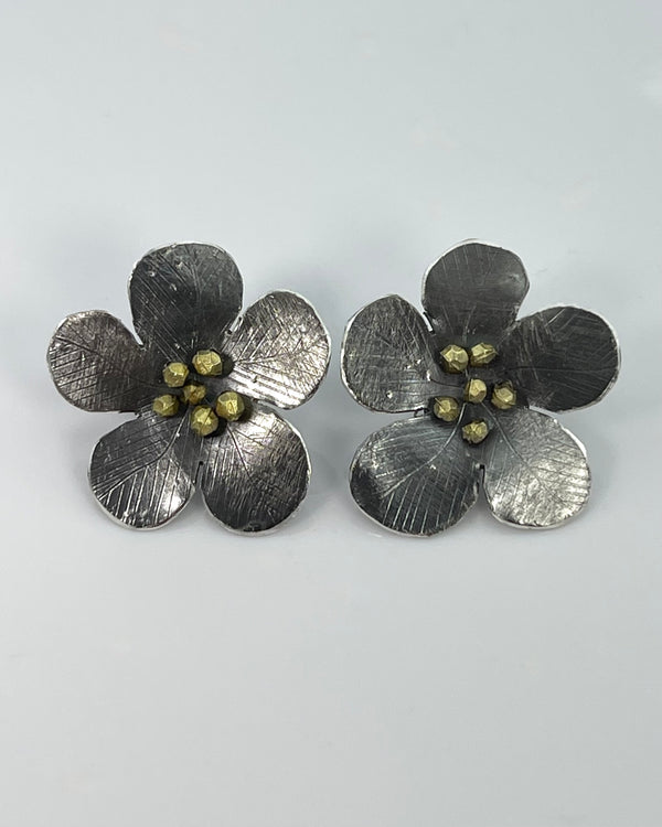 Himatsingka Rounded Daniel Flower Earrings