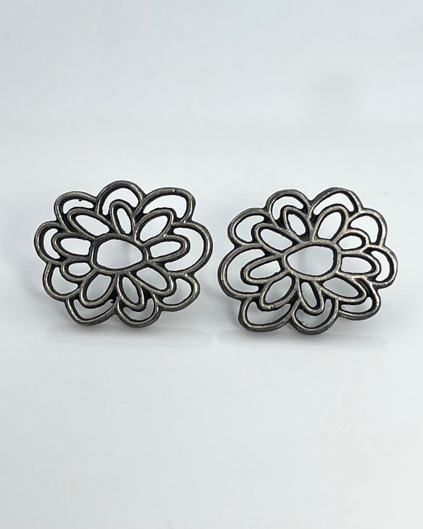 Himatsingka Medium Kellie Flower Earring