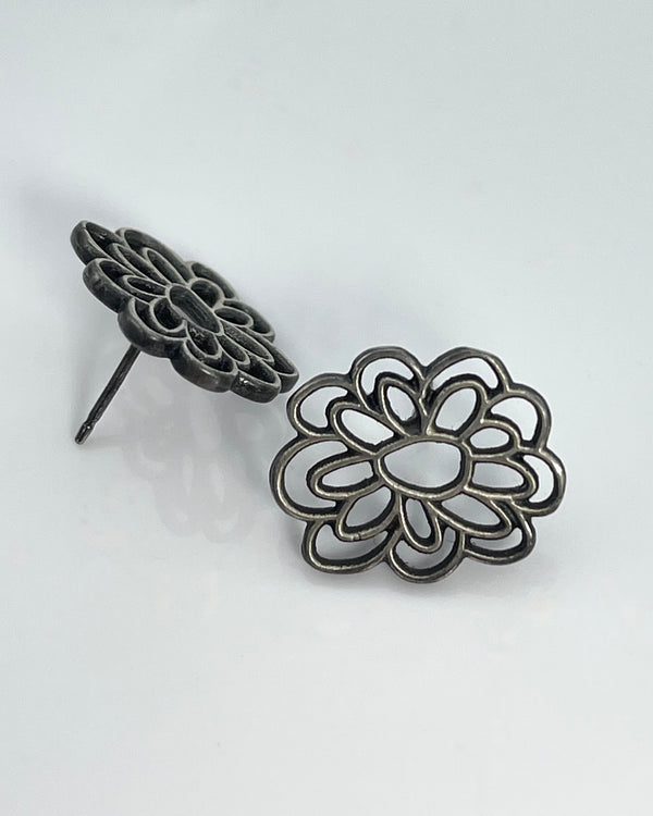 Himatsingka Medium Kellie Flower Earring