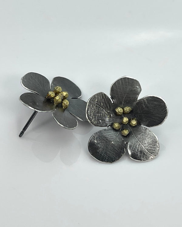 Himatsingka Rounded Daniel Flower Earrings